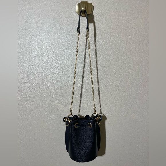 Divas Bag Elegant Black Leather Bucket Bag - Picture 2 of 5